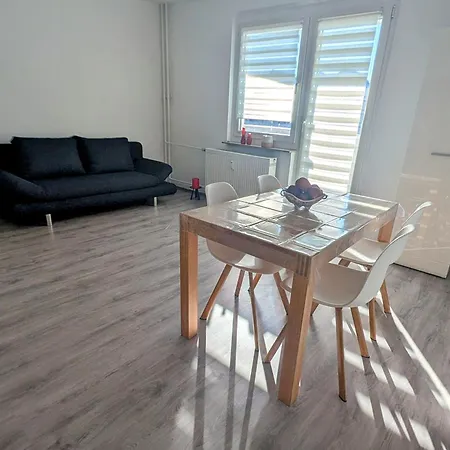 Apartment Schoene 2-zi-wohnung Am Tor Zu Stadt Und Neubrandenburg
