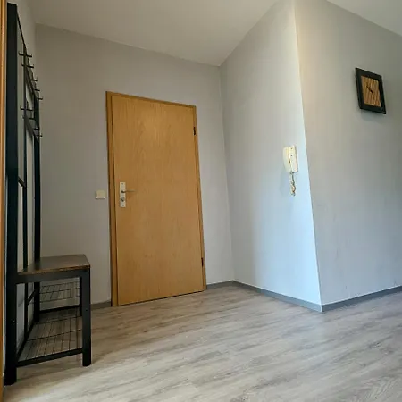 Schoene 2-zi-wohnung Am Tor Zu Stadt Und *