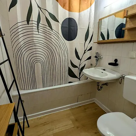 Apartment Schoene 2-zi-wohnung Am Tor Zu Stadt Und Neubrandenburg
