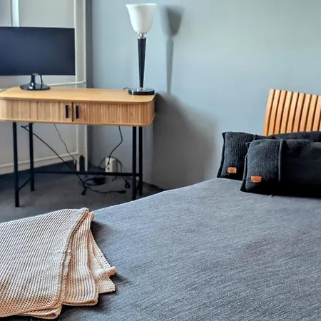 Schoene 2-zi-wohnung Am Tor Zu Stadt Und نيوبراندنبرغ