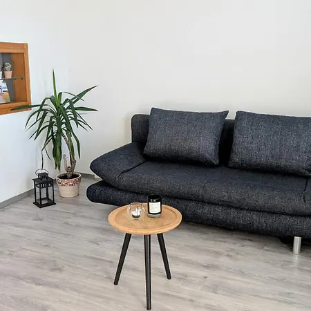 Schoene 2-zi-wohnung Am Tor Zu Stadt Und * Neubrandenburg