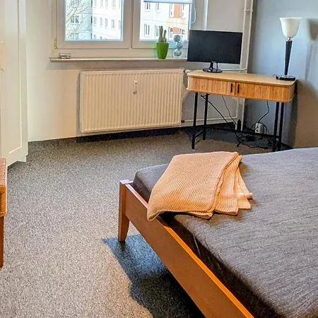 Schoene 2-zi-wohnung Am Tor Zu Stadt Und * Neubrandenburg
