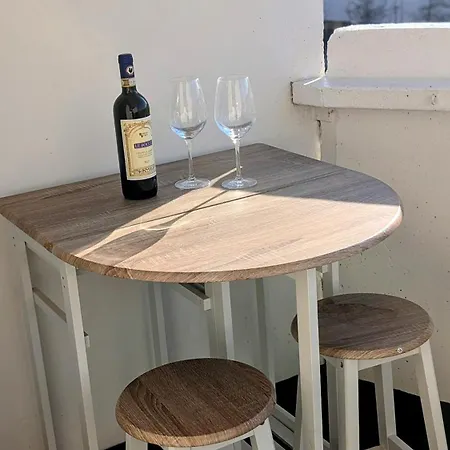 Schoene 2-zi-wohnung Am Tor Zu Stadt Und Apartment