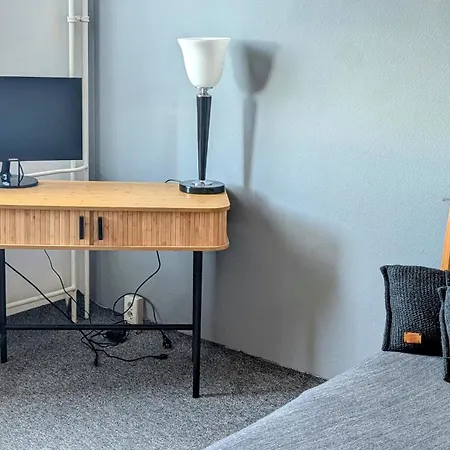 Schoene 2-zi-wohnung Am Tor Zu Stadt Und شقة *