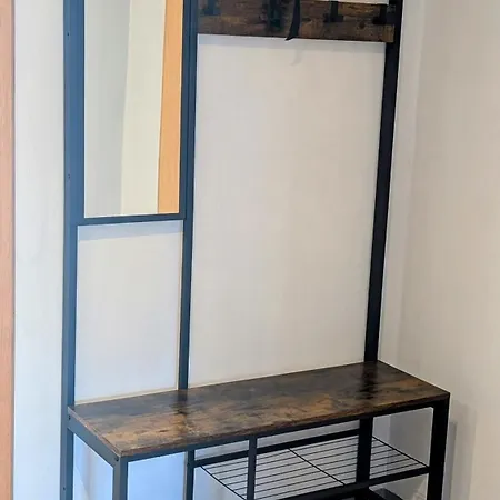 شقة Schoene 2-zi-wohnung Am Tor Zu Stadt Und نيوبراندنبرغ