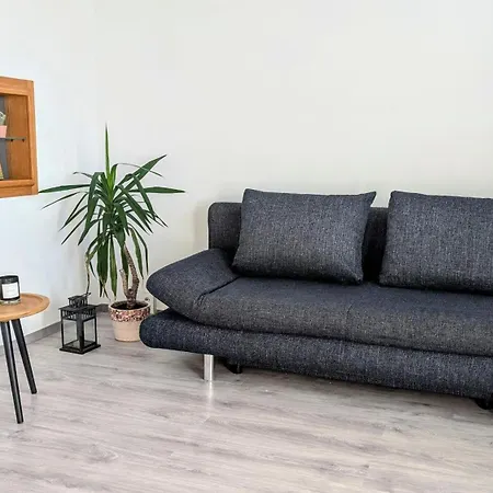 Apartment Schoene 2-zi-wohnung Am Tor Zu Stadt Und