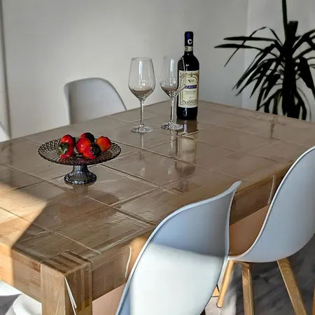 Schoene 2-zi-wohnung Am Tor Zu Stadt Und شقة نيوبراندنبرغ