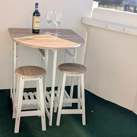 شقة Schoene 2-zi-wohnung Am Tor Zu Stadt Und نيوبراندنبرغ